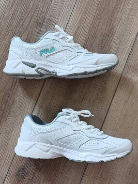 NWB FILA Memory Glimpse women's athletic walking shoes Size 8.5